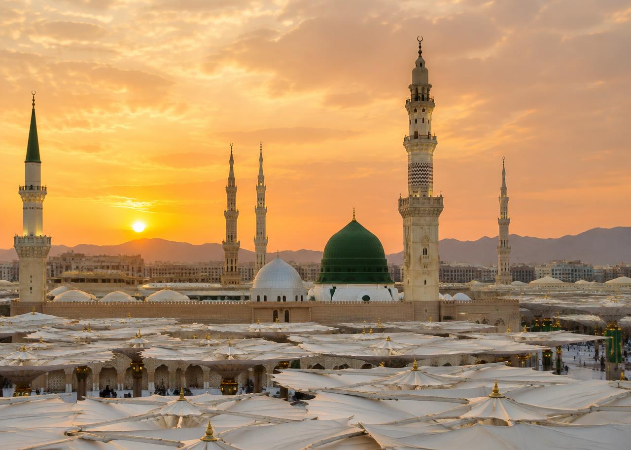 De Moskee van de Profeet in Medina bij zonsondergang
